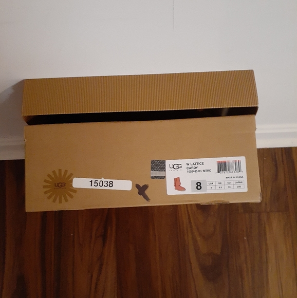 COPY - NWOT-Ugg - Picture 2 of 2